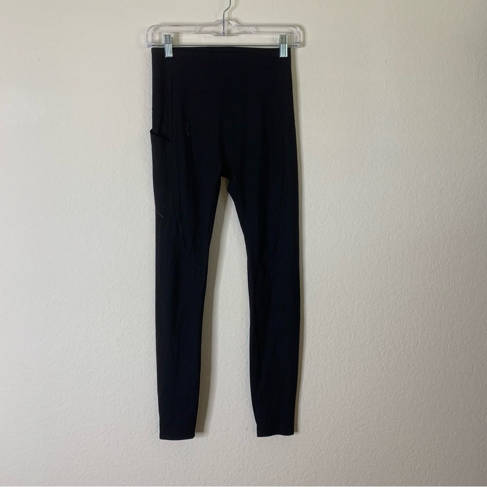 On cloud Womens black studio tights small